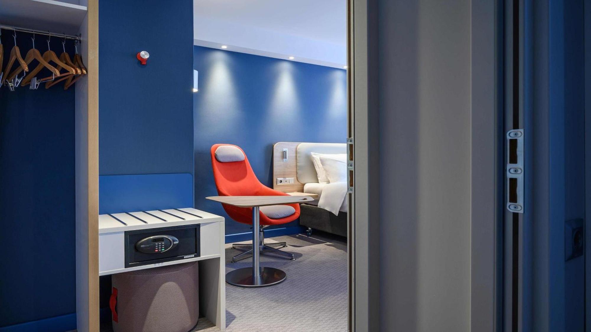 Hotel Express - - Turan By Ihg 3*