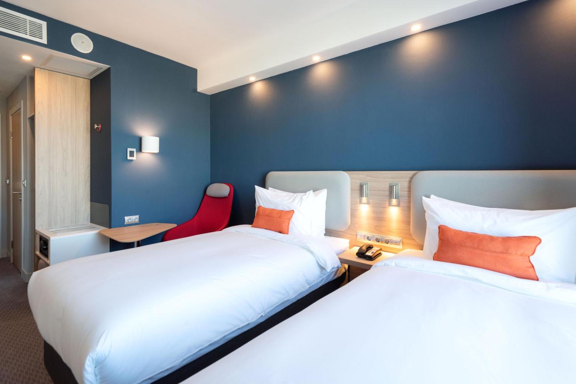 Hotel Express - - Turan By Ihg 3*
